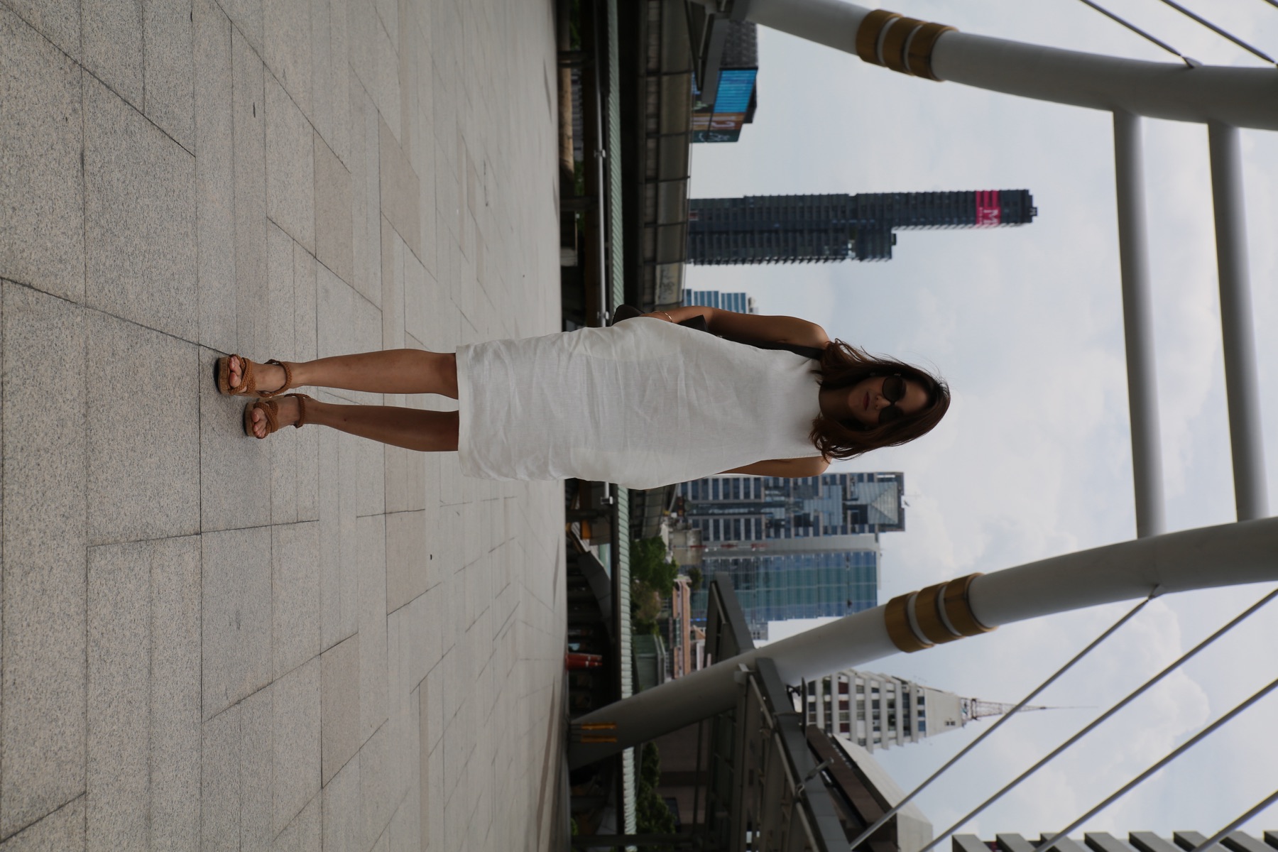 Elis dress in white linen on a Bangkok skywalk